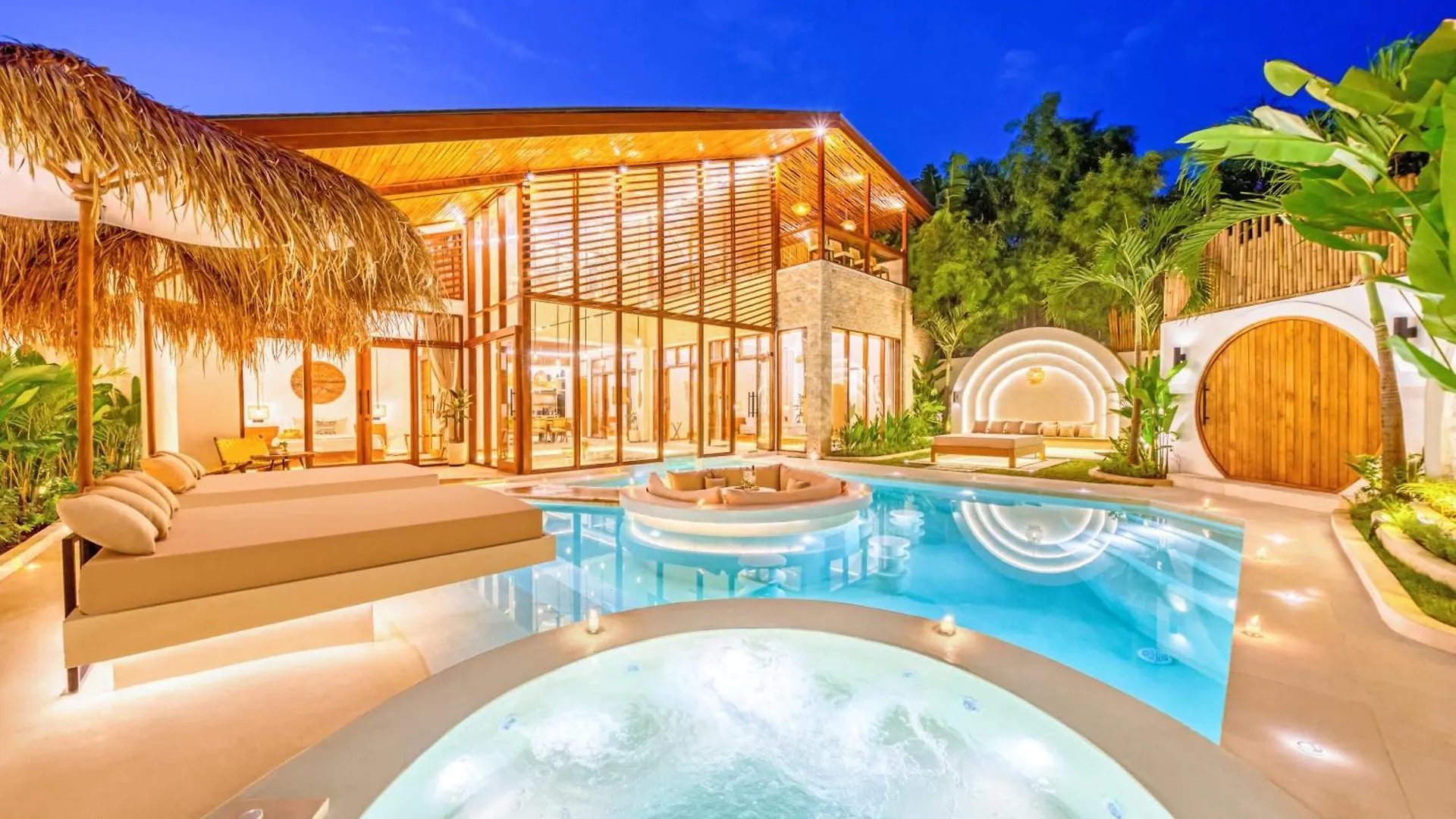Villa Orlando - Brand New 9Br Jacuzzi Cinema Seminyak