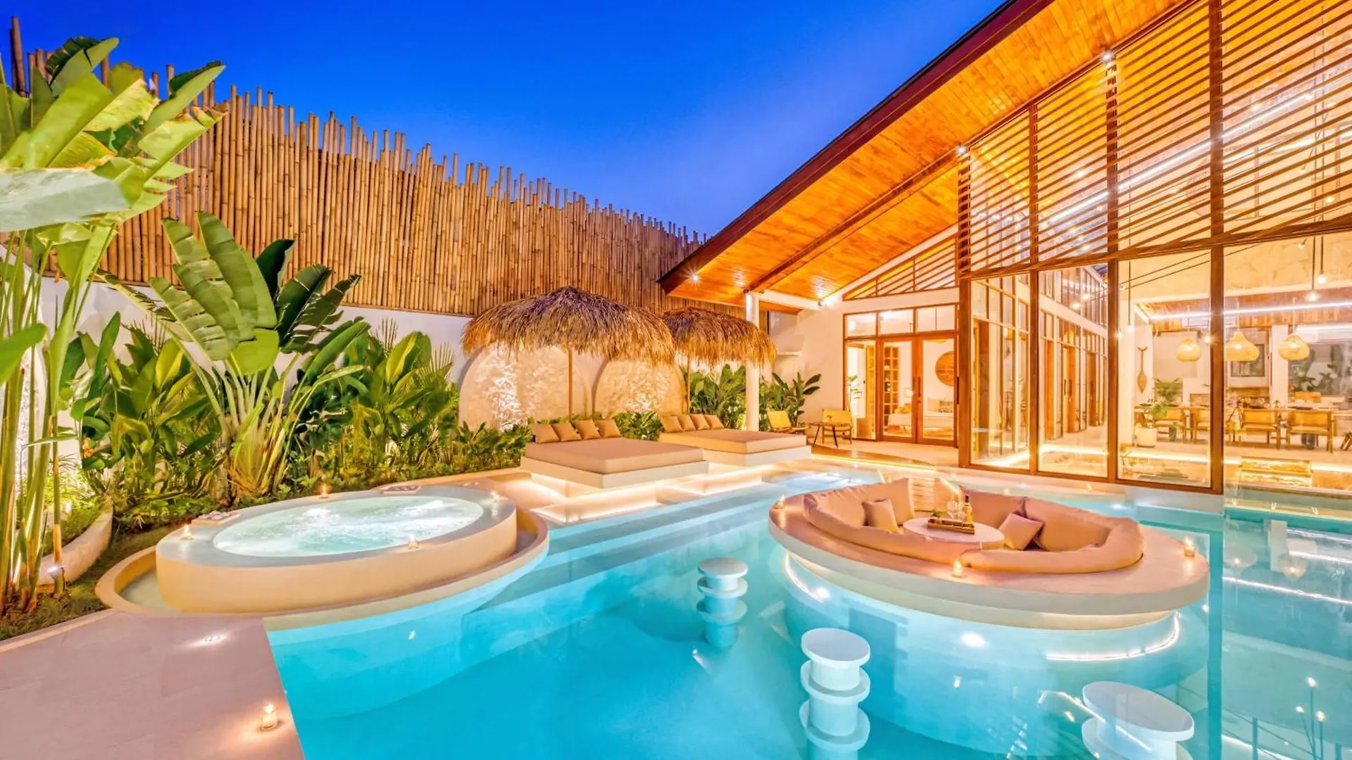 Villa Orlando - Brand New 9Br Jacuzzi Cinema Seminyak 0*,  Indonesia