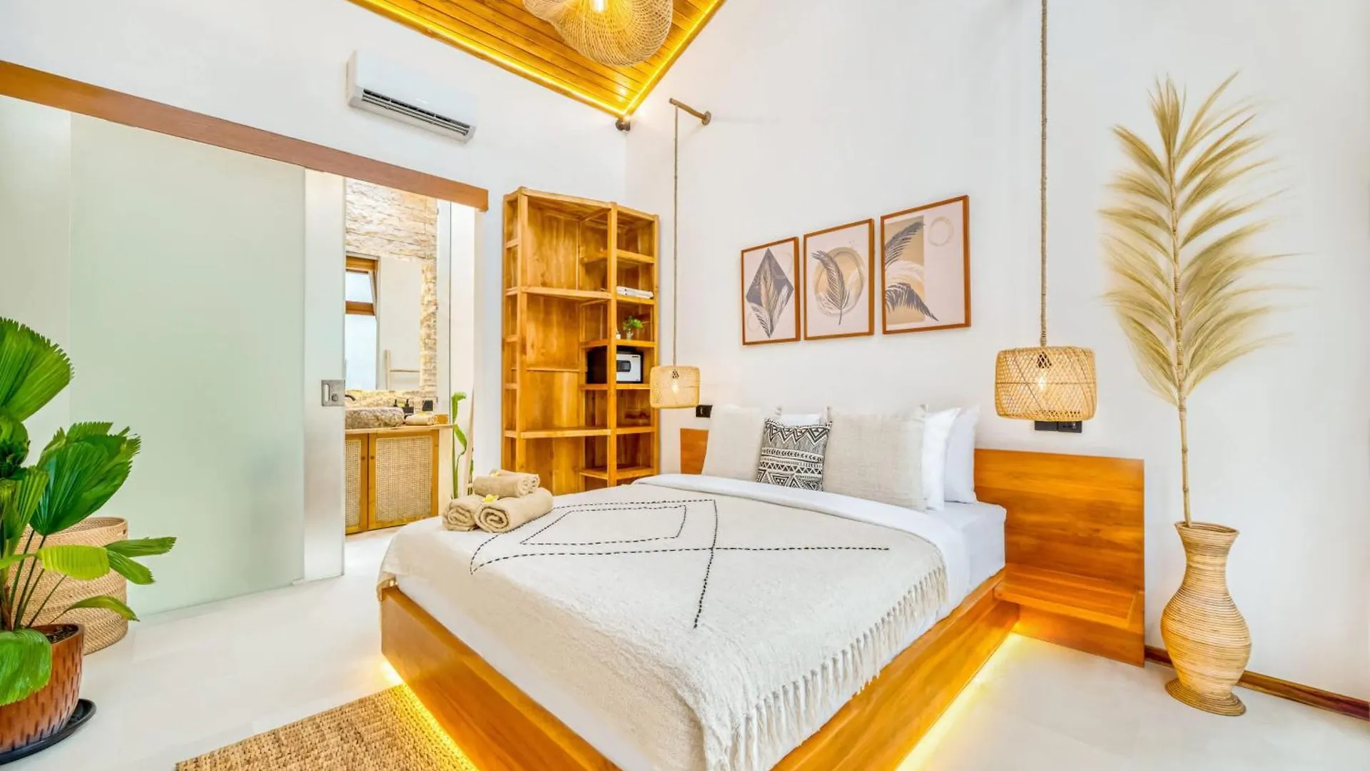 Villa Orlando - Brand New 9Br Jacuzzi Cinema Seminyak