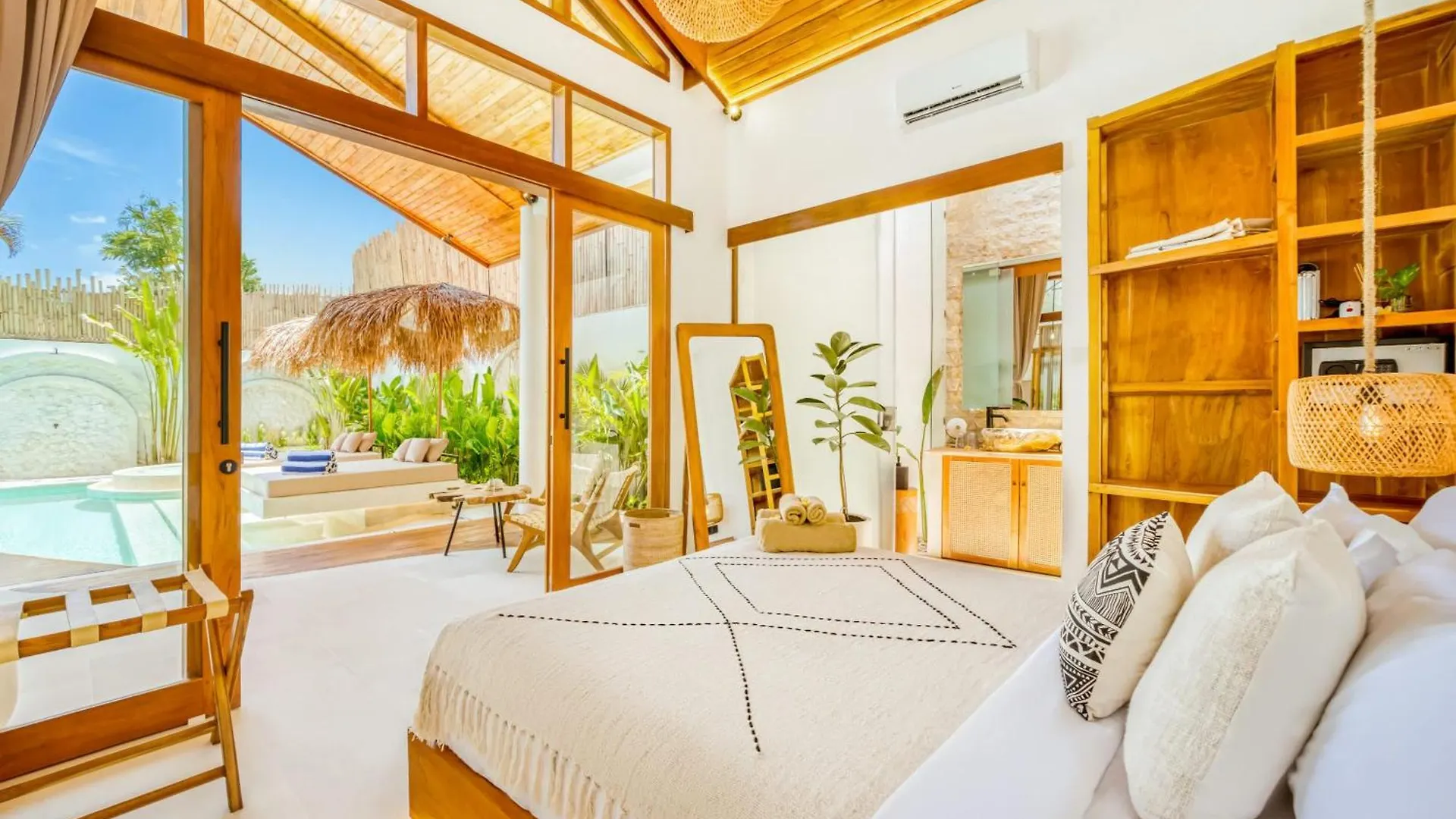 Villa Orlando - Brand New 9Br Jacuzzi Cinema Seminyak 0*,
