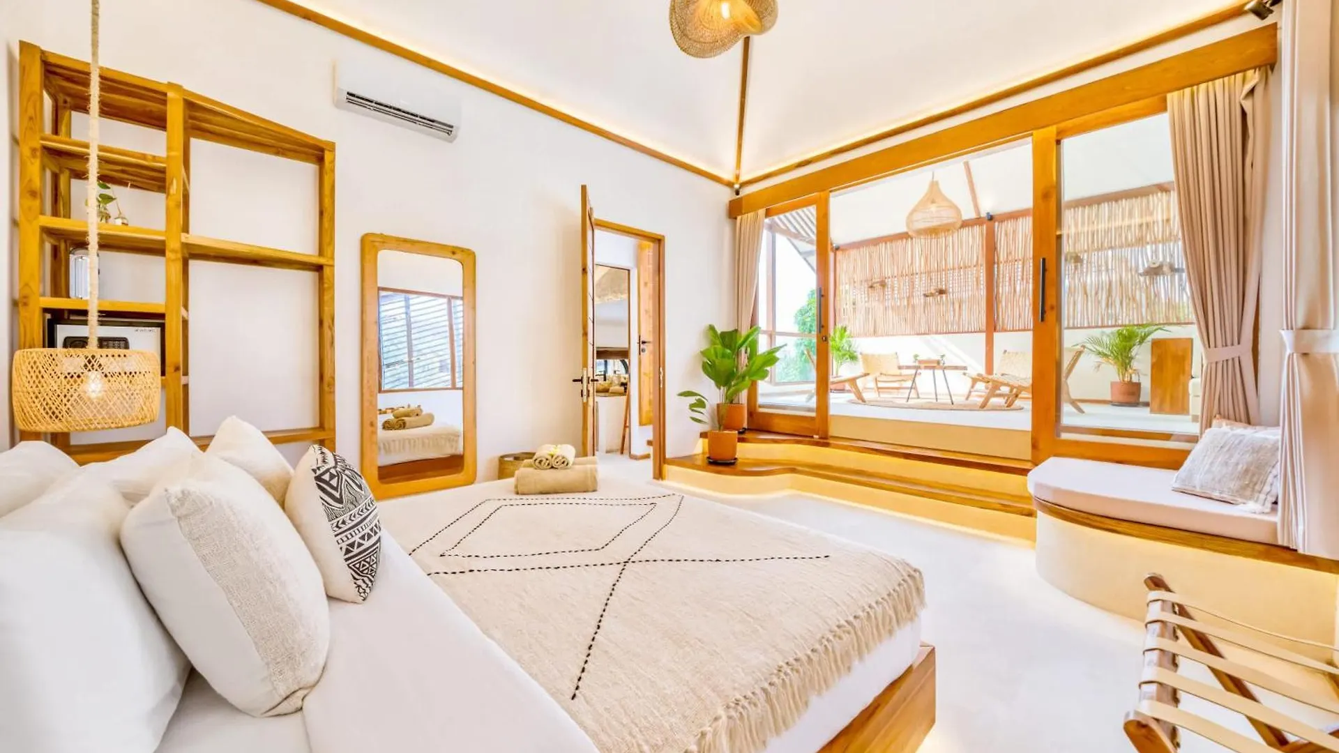 Villa Orlando - Brand New 9Br Jacuzzi Cinema Seminyak